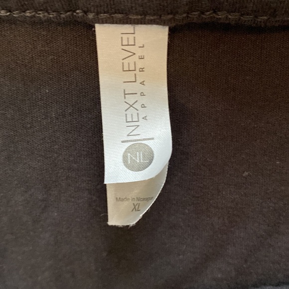 Cropped Women’s Workout Tank - Picture 3 of 3